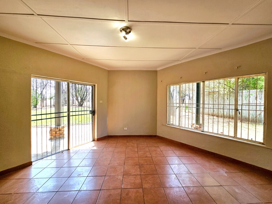 6 Bedroom Property for Sale in Bloemfontein Rural Free State